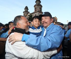Homenaje al héroe del amor Bismarck Martínez