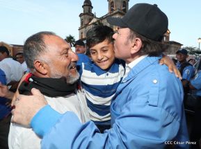 Homenaje al héroe del amor Bismarck Martínez