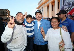 Homenaje al héroe del amor Bismarck Martínez