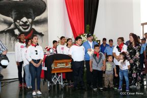 Homenaje al héroe del amor Bismarck Martínez