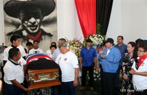 Homenaje al héroe del amor Bismarck Martínez
