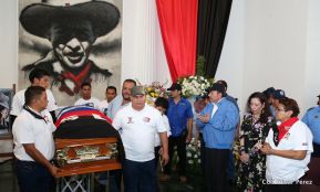 Homenaje al héroe del amor Bismarck Martínez