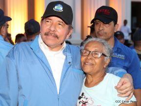 Homenaje al héroe del amor Bismarck Martínez