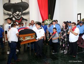 Homenaje al héroe del amor Bismarck Martínez