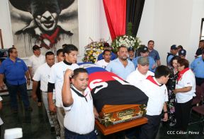 Homenaje al héroe del amor Bismarck Martínez