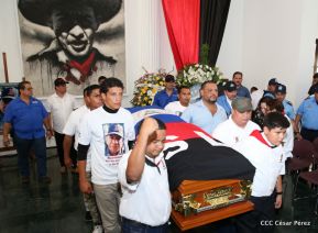 Homenaje al héroe del amor Bismarck Martínez