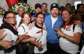 Homenaje al héroe del amor Bismarck Martínez