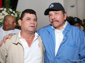 Homenaje al héroe del amor Bismarck Martínez