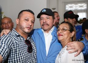 Homenaje al héroe del amor Bismarck Martínez