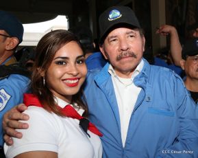 Homenaje al héroe del amor Bismarck Martínez