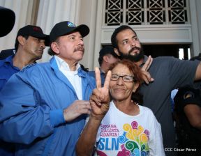 Homenaje al héroe del amor Bismarck Martínez