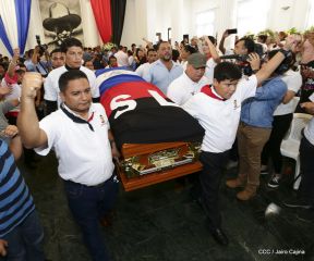 Homenaje al héroe del amor Bismarck Martínez