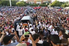 Homenaje al héroe del amor Bismarck Martínez