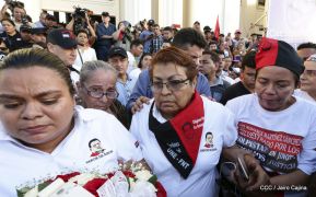 Homenaje al héroe del amor Bismarck Martínez