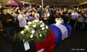 Homenaje al héroe del amor Bismarck Martínez