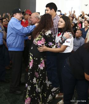 Homenaje al héroe del amor Bismarck Martínez