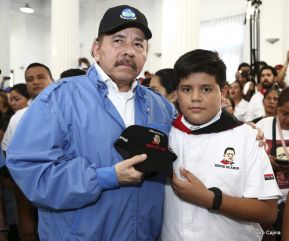 Homenaje al héroe del amor Bismarck Martínez