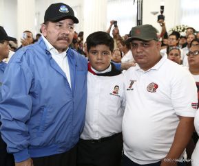 Homenaje al héroe del amor Bismarck Martínez