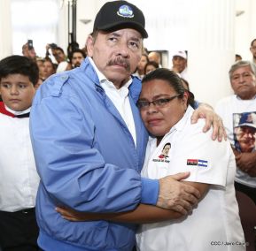 Homenaje al héroe del amor Bismarck Martínez