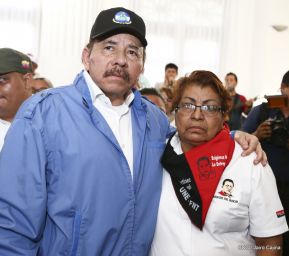 Homenaje al héroe del amor Bismarck Martínez