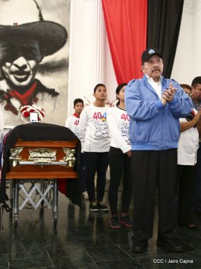 Homenaje al héroe del amor Bismarck Martínez
