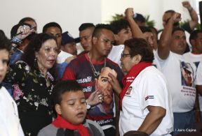 Homenaje al héroe del amor Bismarck Martínez