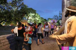 Familias visitan con devoción Ciudad Belén