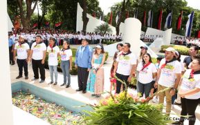 Comandante Carlos Fonseca, aquí estamos siempre luchando por la paz, porque queremos la paz