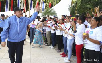 Comandante Carlos Fonseca, aquí estamos siempre luchando por la paz, porque queremos la paz