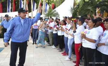 Comandante Carlos Fonseca, aquí estamos siempre luchando por la paz, porque queremos la paz