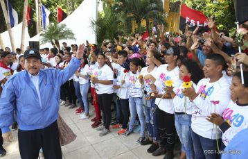 Comandante Carlos Fonseca, aquí estamos siempre luchando por la paz, porque queremos la paz