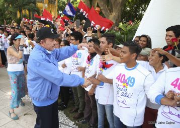 Comandante Carlos Fonseca, aquí estamos siempre luchando por la paz, porque queremos la paz