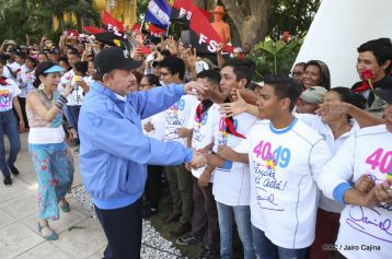 Comandante Carlos Fonseca, aquí estamos siempre luchando por la paz, porque queremos la paz