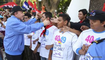 Comandante Carlos Fonseca, aquí estamos siempre luchando por la paz, porque queremos la paz