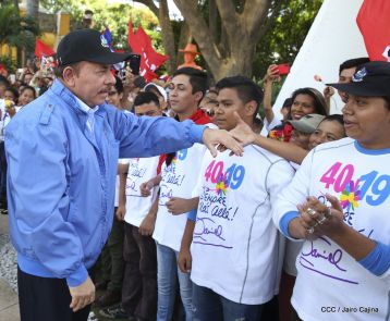 Comandante Carlos Fonseca, aquí estamos siempre luchando por la paz, porque queremos la paz