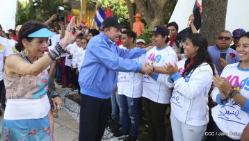Comandante Carlos Fonseca, aquí estamos siempre luchando por la paz, porque queremos la paz