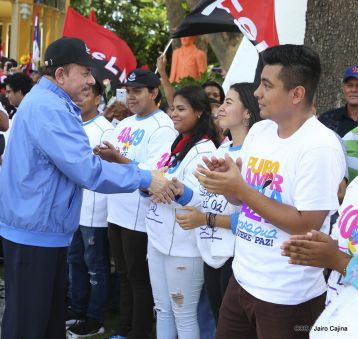 Comandante Carlos Fonseca, aquí estamos siempre luchando por la paz, porque queremos la paz