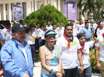 Comandante Carlos Fonseca, aquí estamos siempre luchando por la paz, porque queremos la paz