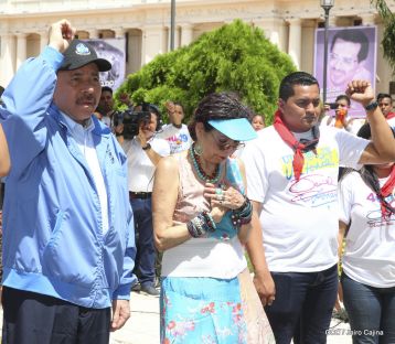 Comandante Carlos Fonseca, aquí estamos siempre luchando por la paz, porque queremos la paz