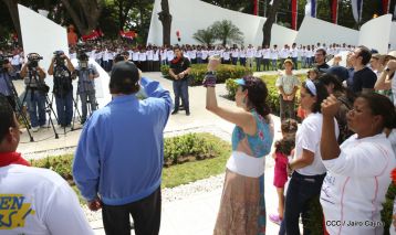 Comandante Carlos Fonseca, aquí estamos siempre luchando por la paz, porque queremos la paz