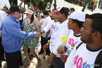 Comandante Carlos Fonseca, aquí estamos siempre luchando por la paz, porque queremos la paz