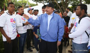 Comandante Carlos Fonseca, aquí estamos siempre luchando por la paz, porque queremos la paz