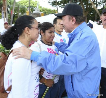 Comandante Carlos Fonseca, aquí estamos siempre luchando por la paz, porque queremos la paz