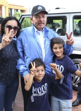 Comandante Carlos Fonseca, aquí estamos siempre luchando por la paz, porque queremos la paz