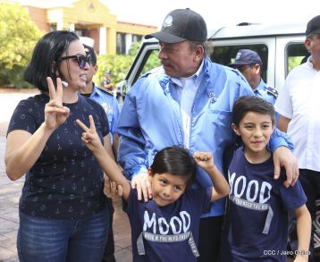 Comandante Carlos Fonseca, aquí estamos siempre luchando por la paz, porque queremos la paz