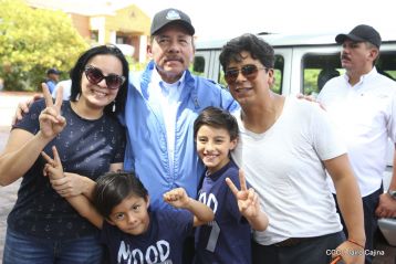 Comandante Carlos Fonseca, aquí estamos siempre luchando por la paz, porque queremos la paz