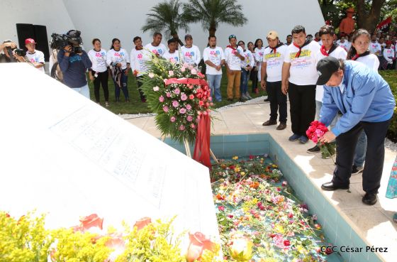 Comandante Carlos Fonseca, aquí estamos siempre luchando por la paz, porque queremos la paz