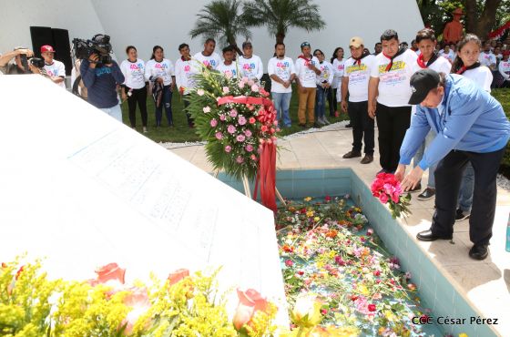 Comandante Carlos Fonseca, aquí estamos siempre luchando por la paz, porque queremos la paz