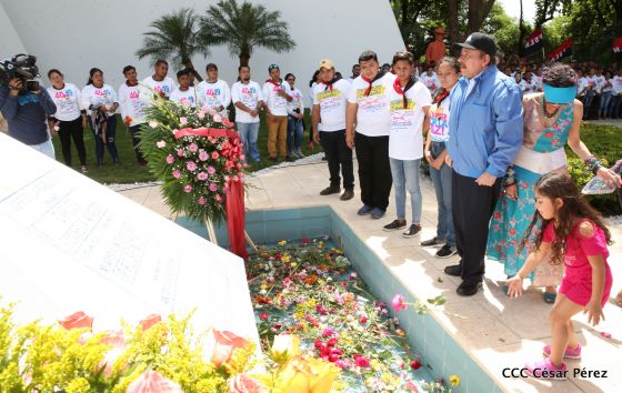 Comandante Carlos Fonseca, aquí estamos siempre luchando por la paz, porque queremos la paz