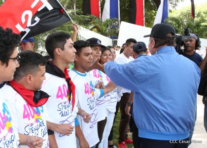 Comandante Carlos Fonseca, aquí estamos siempre luchando por la paz, porque queremos la paz